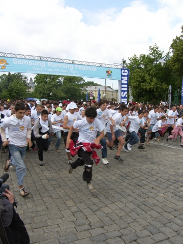 삼성전자는 중동유럽6개국에서 '2007 삼성러닝페스티벌'을 개최, 사회공헌과 스포츠마케팅이 결합된 새로운 마케팅을 펼치며 현지의 큰 호응을 얻고있다. 6월 불가리