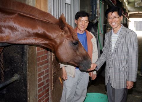 한국마사회 방문한  김문수 경기도지사