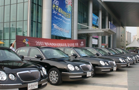 기아자동차가 26일부터 28일까지 김대중 컨벤션센터에서 열리는 ‘2007 광주세계여성평화포럼’의 성공적인 개최를 위해 뉴오피러스 10대를 의전차량으로 지원한다.