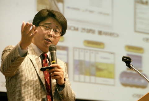 대한상공회의소가 27일 상의회관에서 개최한 '전략적 공급망 관리를 위한 SCM 컨퍼런스'에서 홍석진 인천대 교수가 주제발표를 하고 있다.