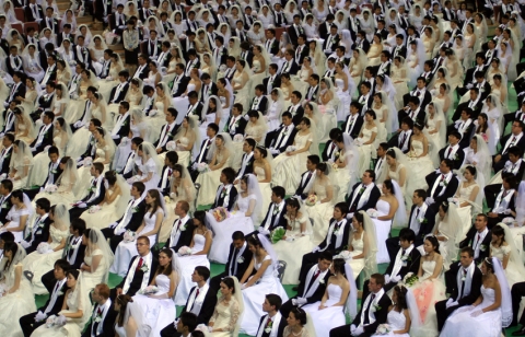 인종과 국경을 초월해 참사랑의 결실을 맺은 신랑 신부들