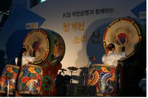 주말 청계천에서 몸을 살~짝 흔들어보자