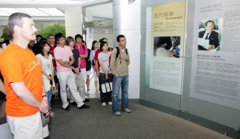 아산인터내셔널 프로그램의 일환으로 현대중공업을 방문한 외국 대학생들.
