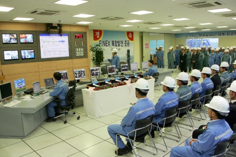 파이넥스 복합발전설비 준공식(운전실내부)