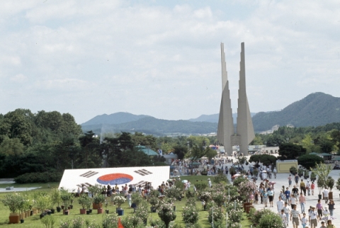 무궁화로 가득한 독립기념관 전경