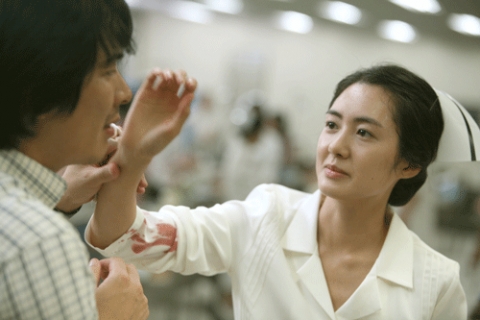 인터파크 화려한휴가 이요원-간호사복 경매