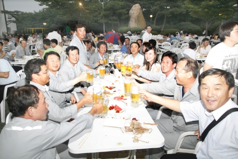 지난 6월 21일(목) 현중어머니회가 마련한 일일호프 행사 장면