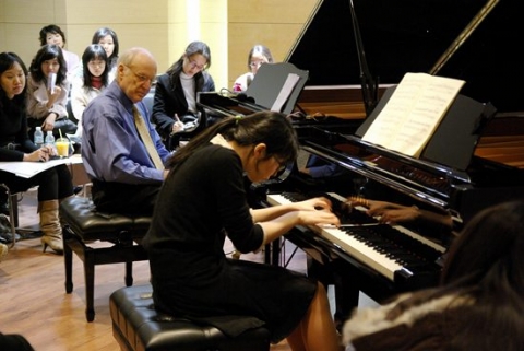 한국 음악학도들을 위해 준비한 특별한 수업, 야마하 마스터 클래스는 야마하 홈페이지 (www.yamaha-music.co.kr)를 통해 그 달의 아티스트를 직접 확인 할 수 있으며 청강예약을 통해 무료로 만날 수 있다. (세계적인 트롬본 연주자 토마스 홀흐의 마스터 클래스 / 7월 22일(일) 오후 1시~6시, 삼성동 코엑스, 야마하아티스트서비스서울,콘서트살롱)