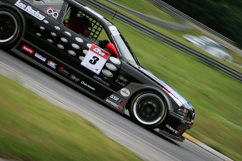 강력한 포스를 자랑하는 리레이싱팀의 BMW M3 GTR