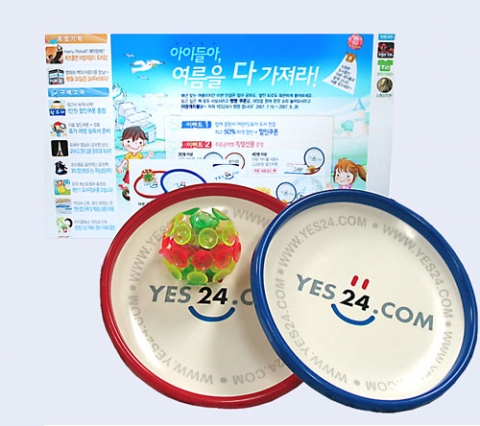 YES24는 오는 8월 26일까지 86개 출판사의 어린이, 유아 도서 전종을 최고 50%까지 할인 판매 하고 야광 캐치볼 세트 및 비치볼 등 여름휴가용품을 증정하는 ‘아이들아, 여
