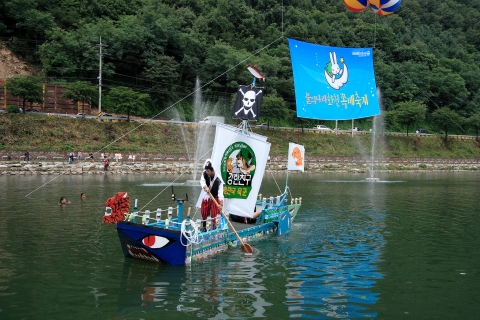 제5회 창작쪽배 콘테스트 그랑프리는 물위의 우주선