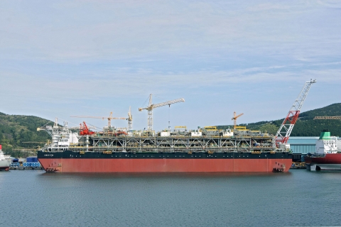 세계 최대 규모의 해상원유생산공장인 '아그바미FPSO'가 모든 작업을 마치고 그 위용을 드러냈다.
