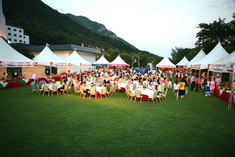 24,25일 설악 켄싱턴 호텔에서 제5회 해피투게더 페스티벌이 ‘월드 푸드 페스티벌’을 주제로 개최되었다.