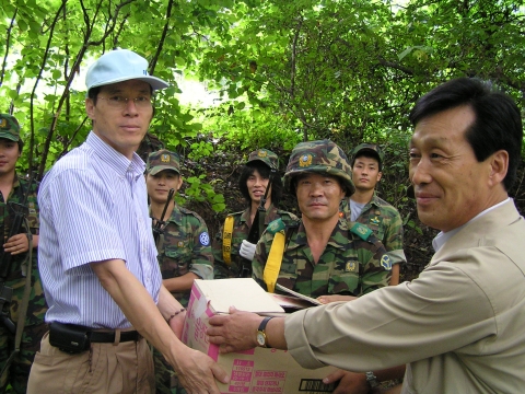 식료품 전달 장면