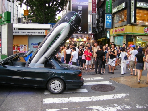 스카이 UFO(우주선) 출현...이색 옥외광고 마케팅 전개