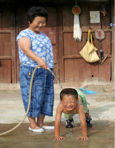 <금상 : 조 용 운> 제목 : 물은 행복이 되어 흐르고...