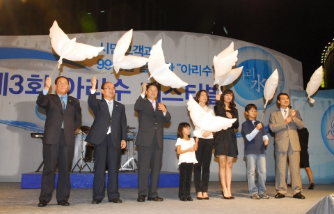 홍보대사와 함께하는 비둘기 날리기