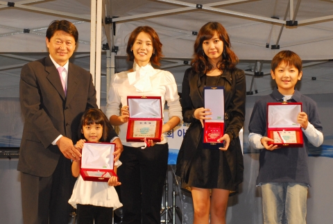 최창식 서울시 부시장과 홍보대사 정다빈, 김지호, 고은아, 박건태