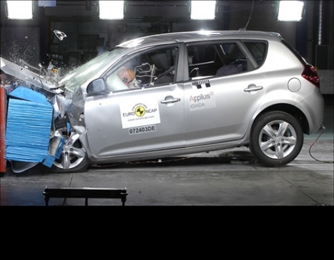 기아차 씨드가 한국차로는 최초로 유로-NCAP(Euro New Car Assessment Program, 유럽 신차평가프로그램)에서 별 다섯(★★★★★)을 획득했다. 사진은 씨드의