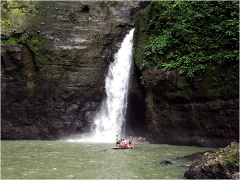 팍상한 폭포는 세계 7대 절경의 하나다.
