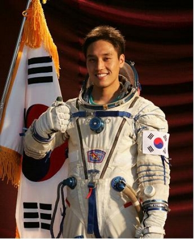 탑승우주인으로 선정된 고산씨는 2008년 4월 소유즈 우주선에 탑승하여 국제우주정거장에서 우주과학 실험 등 우주임무를 수행하게 된다.
