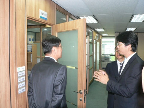 센터를 방문한 노민기 노동부 차관