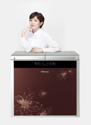 '08년형 클라쎄 김치 냉장고 모델명  FR-N221GPR    판매가 1,290,000원     
 