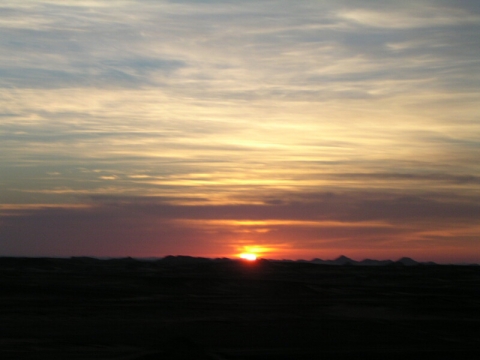 한방에서는 몸과 마음이 따로 분리되어 있지 않다.화를 내면 기가 올라가서 간이 상하며, 공포가 심하면 기가 소모되어 신장이 상한다. 경락의 흐름은 마음의 흐름이며, 몸의 구조 또한 마음상태에 따라 바뀐다.