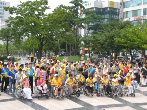 장애인 전국순례 교통사고 줄이기 캠페인 인천시청앞에서 열려