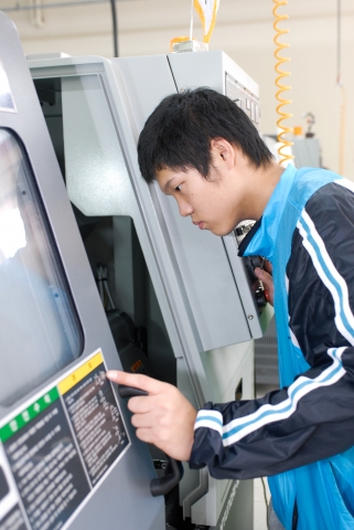 제42회전국기능경기대회 cnc선반에 출전한 쌍둥이 동생 김대욱선수