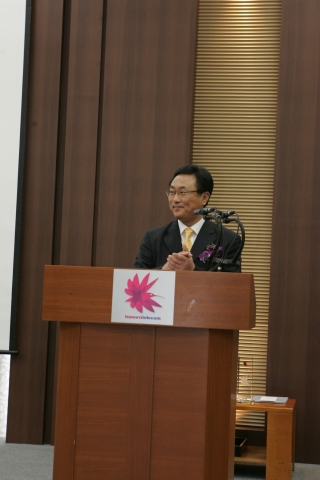 하나로텔레콤은 9월 20일 오전, 서울 여의도 본사에서 하나로텔레콤 창립 10주년을 맞아 기념식을 개최했다. 박병무 하나로텔레콤 대표이사 사장이 기념사를 하고 있다. 