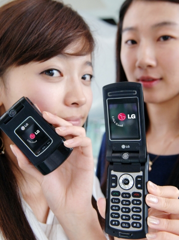 LG전자는 1일 브라질 선두 3G 사업자인 끌라루를 통해 HSDPA(고속하향패킷접속)폰(모델명: LG-MU500)을 출시한다