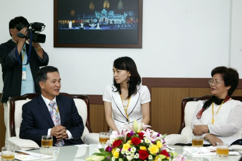 오수동 사무총장과 베트남 국영 TV 취재단 대표와 환담