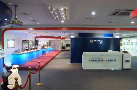 ETRI 1연구동 1층에 위치한 정보통신전시관 전경
