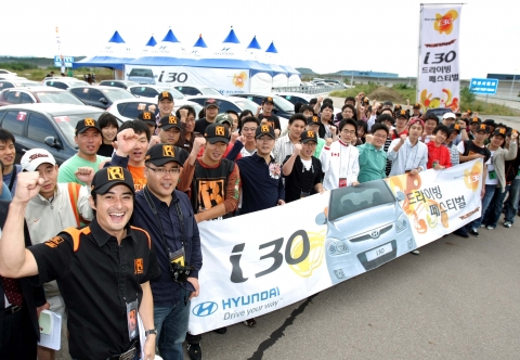 현대자동차는 6일(토)과 7일(일) 이틀 동안 경기도 화성에 위치한 교통안전공단 자동차 성능시험연구소에서 i30 보유고객 200명을 초청해 연예인 레이싱팀 알스타즈(R-stars)
