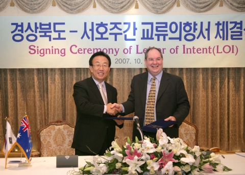 10월 7일 경북도를 방문한 에릭 리퍼 서호주 부수상과 김관용 경상북도지사