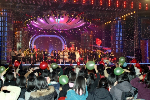농심, 사랑나눔콘서트 개최...라면 2봉지 기부하고 콘서트 입장