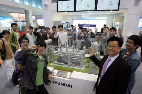 현대중공업이 지난 10일부터 경기도 일산 킨텍스(KINTEX)에서 열리고 있는 ‘서울국제 전기기기전’에 참가해 활발한 영업활동을 펼치고 있다.