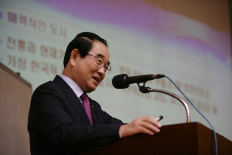 박명재 행정자치부 장관이 11일 오후 전북 전주시청 대강당에서  시청 전직원을 대상으로 