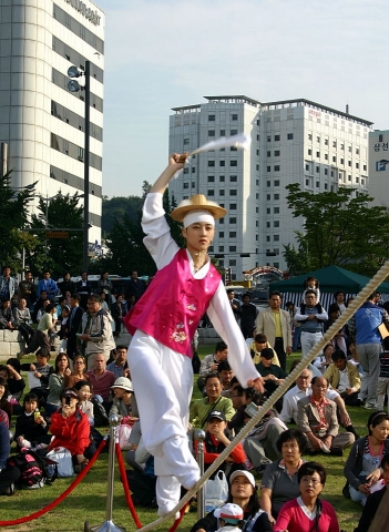 신한은행, ‘숭례문 지킴이’ - 신명나는 우리 문화 나눔 행사 실시