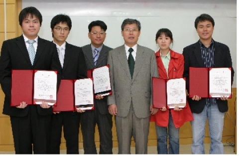 왼쪽부터 강창규, 박병현, 김성엽, 김학수 교수, 김윤애, 이세영