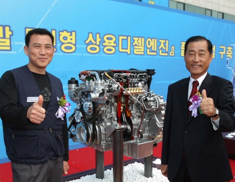 현대차는 17일 상용차 전문공장인 전주공장에서 국내외 기자단, 김영국 전무를 비롯한 회사관계자 200여명이 참석한 가운데 순수 독자기술로 개발한 ‘신형 상용엔진 보도발표회’를 가졌