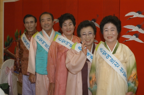 18일 포항가정봉사원파견센터의 주관으로 제3회 은빛어르신 밝은미소 선발대회가 청솔밭웨딩홀에서 다채로운 행사와 함께 열렸다
