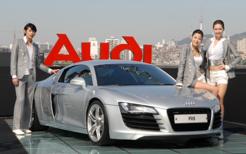 미드쉽 수퍼 스포츠카 “아우디 R8”