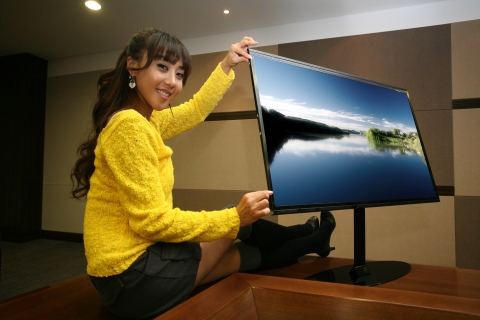 삼성전자가 개발하여 일본 FPD 전시회에 출품 예정인 10mm 두께 超슬림 40인치 풀-HD TV용 LCD 패널 제품