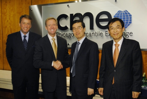 LOI체결후 기념촬영 왼쪽부터
Mr.Terrence Duffy(테렌스 더피) CME Chairman
Mr.Craig Donohue(크렉 도너휴) CME CEO
권오규  부총리