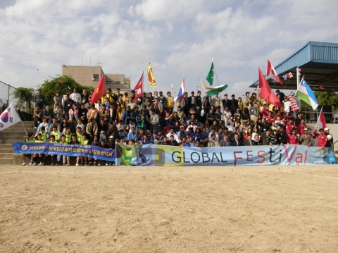 제4회 외국인근로자를 위한 글로벌페스티벌에 참가한 외국인근로자들