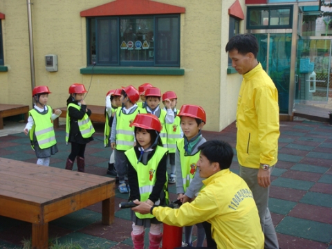 소화기 작동요령 설명 및 방사체험