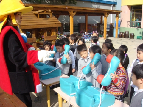 응급사태를 알리는 119 전화걸기체험