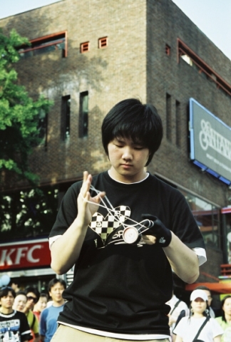 요요 공연을 보여줄 "노이즈팀"의 리더 설은기